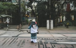 根据您的要求，为您生成简洁且SEO友好的疑问标题，，招远黄金小镇一日游怎么玩？最全攻略在这里！，解析，，核心关键词前置， 招远黄金小镇 和 一日游 作为最重要的搜索关键词放在标题最前面，利于SEO抓取。，疑问句式吸引点击， 怎么玩？ 直接点明用户核心需求（如何规划行程），形成疑问，激发点击欲。，突出内容价值， 最全攻略在这里！ 明确告诉读者这篇文章提供他们需要的完整解决方案，增加吸引力。，简洁明了， 整个标题清晰传达了文章的核心内容（地点，招远黄金小镇；时间，一日游；内容，游玩攻略）。