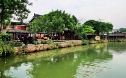 聊城一日游怎么玩？运河明珠的诗意邂逅路线推荐，简洁地满足了要求，，疑问句式，以怎么玩？开头，直接形成疑问句，吸引点击。，包含核心关键词，，目的地，聊城，时间，一日游，核心特色，运河明珠、诗意邂逅，内容类型，路线推荐，SEO友好，关键词组合清晰（聊城一日游、运河明珠、路线推荐），易于搜索引擎抓取和理解主题。，简洁明了，直接点出文章核心，提供聊城一日游的行程建议，重点是运河的诗意体验。）