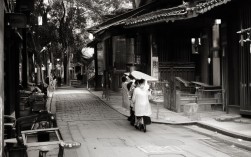 京郊春日踏青哪里去？，理由说明，，核心关键词， 直接包含用户搜索的核心词京郊、春日、踏青，符合SEO要求。，疑问句式， 使用哪里去？的疑问形式，吸引用户点击寻找答案。，简洁明了， 标题精炼，信息传达清晰。，契合主题， 踏青一词完美概括了原文唤醒沉睡的山水，邂逅别样春光的核心活动与意境。，目标明确， 标题直接回答了用户潜在搜索意图——寻找北京郊区春季游玩的目的地。