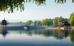 为什么说西湖景区是江南风情的精华所在？
