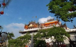 根据您提供的内容，直接生成的简洁、SEO友好的疑问标题是，，为何城市清晨总在历史与市井间奏响交响？，解析，，直接对应原文元素， 保留了清晨/上午、历史、市井、交响的核心意象。，疑问句式， 使用为何开头，引发读者好奇，增加点击欲。，SEO友好关键词， 包含城市、清晨、历史、市井等用户可能搜索的相关词汇。，简洁精炼， 字数控制在合理范围内，表达清晰流畅。，保留意境， 奏响交响延续了原文将城市氛围比作交响乐的比喻。
