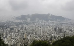 如何规划长沙一日深度游？烟火气息与古今景点尽览！，解析，，疑问句式， 使用如何规划开头，符合用户搜索习惯，更具吸引力。，核心关键词前置， 长沙一日深度游是核心搜索词，放在标题开头利于SEO。，涵盖核心亮点，，烟火气息， 对应原文烟火星城，点出长沙的市井、美食与活力特色。，古今景点， 对应原文古今风华，点出行程包含历史与现代地标。，突出体验感， 尽览一词简洁有力地表达了一日览的核心目标，强调行程的高效与丰富。，简洁明了， 整个标题清晰传达了核心信息，在一天内深度体验长沙的烟火气和古今风貌。