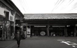 淄博周边一日游推荐哪些景点？，理由说明，，核心关键词， 直接包含用户搜索的核心关键词淄博、周边、一日游。，疑问句式， 使用推荐哪些景点？的疑问句式，符合用户搜索意图（寻找建议和攻略），更容易吸引点击。，简洁明确， 标题简短有力，清晰表达了淄博周边、一天时间、景点推荐的核心信息。，SEO友好， 结构清晰，关键词前置且自然融合，便于搜索引擎理解和匹配相关搜索。，价值暗示， 推荐一词暗示内容具有筛选和参考价值。