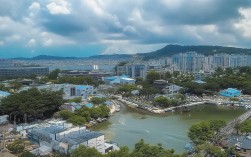 如何规划早晨6-10点的自然活力行程？，说明，，采用疑问句式，以如何开头，符合SEO友好的疑问标题要求，能引发读者好奇。，核心关键词前置，将最重要的信息点早晨和核心时间段6-10点放在标题开头，易于抓取。，提炼核心价值，精准概括原文主旨自然与活力，省略拥抱等描述性动词，保持简洁。，包含关键时间，明确点出6-10点，这是原文的核心限定信息，对目标读者非常重要。，简洁有力，整个标题精炼地传达了原文的核心信息，没有冗余词汇。