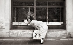 上海外滩如何实现历史与现代的完美交融？，解析，，包含核心关键词， 上海外滩、历史、现代、交融 - 这些都是用户搜索时可能用到的核心词，有利于SEO。，疑问句式， 以如何开头，直接引发读者好奇心和点击欲。，简洁明了， 直接点明文章的核心主题——探讨外滩历史与现代融合的方式和魅力。，突出价值， 完美交融暗示了内容的独特性和吸引力。，地域明确， 上海外滩比单独外滩更精准，有助于本地搜索和明确地点。