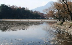咸宁哪里泡温泉赏古韵山水？周末出发正合适？，（解析，，核心关键词前置，开头点明目的地咸宁和核心体验泡温泉、赏古韵山水，利于SEO抓取。，疑问句式吸引点击，使用哪里形成明确疑问，激发读者好奇心。，涵盖核心卖点，准确包含用户提供的温泉、古韵、山水三大核心元素。，强调时间便利性，明确周末出发，呼应原文周末出发正当时，点明目标人群（周末短途游）和时间优势。，简洁有力，控制在合理字数内，结构清晰，易于阅读和理解。，SEO友好，包含用户搜索咸宁旅游时可能使用的关键长尾词咸宁 泡温泉、咸宁 山水、周末出发。）