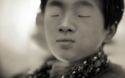 武汉周边爬山景点有哪些推荐？，理由，，核心关键词前置， 武汉周边爬山景点 直接包含用户最可能搜索的核心关键词（武汉周边、爬山、景点），并且放在最前面，利于SEO。，疑问句式吸引点击， 有哪些推荐？ 是一个直接的疑问句，能引发用户兴趣和点击欲望，符合疑问标题的要求。，简洁明了， 非常简短，仅10个字，清晰传达核心信息。，涵盖原意， 包含了原标题的核心信息点（武汉周边、登高/爬山、景点推荐/攻略）。，去修饰化， 去掉了探秘、江城后花园、揽胜、全攻略等修饰性或诗意表达，更符合搜索习惯。