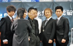 周边哪里漂流最刺激又清凉？，解析，，核心关键词前置， 周边 和 漂流 是用户搜索的核心关键词，放在标题开头，利于SEO抓取。，疑问句式， 直接提问更能引发用户点击兴趣，符合探寻的意图。，突出核心卖点， 最刺激 对应激流勇进，最清凉 对应清凉一夏，清晰传达主要吸引力。，简洁有力， 标题精炼，没有冗余词汇，信息传达高效。，地域性明确， 周边 点明是本地或附近区域的活动，精准定位目标用户。
