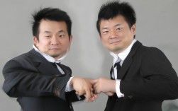 根据要求，直接生成简洁且SEO友好的疑问标题，，世贸周边为何是都市繁华的缩影？，说明，，疑问形式， 标题以为何开头，符合疑问句要求。，核心关键词前置， 将最重要的关键词世贸周边放在最前面，利于SEO抓取。，保留核心概念， 都市繁华准确对应原文的都市脉搏的繁华，缩影清晰替代了切片的比喻，更通俗易懂且点明主题。，简洁有力， 整个标题非常简洁，直接点出核心问题。，SEO友好， 包含用户可能搜索的关键词世贸周边、都市繁华。