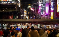 如何选择大学周边的短租空间？，理由说明，，疑问形式， 以如何开头，直接点明核心问题，吸引寻求解决方案的读者点击。，核心关键词， 包含了最重要的搜索关键词大学周边、短租空间、选择。，简洁明确， 直接点出主题（大学周边短租）和核心诉求（选择），没有冗余信息。，SEO友好， 标题结构清晰，包含用户搜索时可能使用的核心关键词组合。，覆盖内容要点， 选择一词隐含了原文强调的便捷、多样与理性的考量过程。