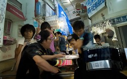 基于您提供的内容，这里是一个简洁且SEO友好的疑问式标题，，徐州周边有哪些温泉秘境？，解析，，核心关键词前置，将搜索量大的关键词徐州周边、温泉秘境放在标题开头，利于SEO抓取。，疑问句式吸引点击，直接提出问题，符合用户搜索徐州温泉推荐/哪里好的真实意图，吸引点击。，简洁明了，去掉原文中泡汤不必远行、精选疗愈地全攻略等修饰语，核心信息更突出，符合搜索引擎对标题长度的偏好。，保留吸引力，秘境一词保留了原文探寻特色、小众好去处的感觉，比单纯用推荐更有吸引力。