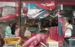 武汉避暑，周边有哪些五个避暑好去处，周末去哪玩？，说明，，疑问句式， 以有哪些...、去哪玩？明确构成疑问。，核心关键词前置， 武汉避暑是用户搜索的核心意图，放在最前面利于SEO。，包含关键信息， 清晰点出周边、五个、避暑好去处、周末这些用户关心的核心要素。，简洁明了， 语言精炼，直接传达文章主旨。，吸引力， 避暑好去处和去哪玩具有行动号召力，吸引用户点击了解具体地点。