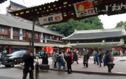 基于您提供的内容，为您生成简洁且SEO友好的疑问标题，，龙岩自驾一日游如何兼顾土楼、洞天和红色景点？，说明，，核心关键词突出， 包含了用户搜索的核心关键词龙岩自驾一日游、土楼、洞天、红色景点。，疑问句式， 使用如何兼顾的疑问句式，更能吸引用户点击寻找答案。，简洁明确， 直接点明一日游的核心挑战/亮点——同时体验三大特色（土楼、洞天、红色景点）。，SEO友好， 标题结构清晰，关键词前置且自然组合，符合搜索引擎对用户意图的理解（用户很可能搜索如何在一天内玩遍这几个特色点）。