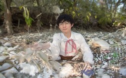基于您提供的内容，这里是一个简洁且SEO友好的疑问标题，，为什么东钱湖清晨是第一站必选？，疑问形式， 使用为什么开头，符合要求。，核心关键词， 包含东钱湖、清晨、第一站这三个核心信息点。，简洁性， 句子简短有力。，吸引力与SEO， 必选一词暗示了价值，能引发读者好奇（为什么必选？有什么特别之处？），同时东钱湖清晨和第一站是用户可能搜索的关键词组合，有利于SEO。，信息完整， 准确传达了原文中地点（东钱湖）、时间（清晨）和行程顺序（第一站）的关键要素。