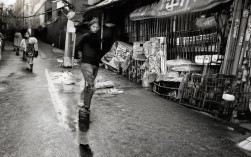 基于您的要求，为您生成一个简洁且SEO友好的疑问标题，，体验慢旅行，郊区火车一日游值得吗？，解析，，核心关键词前置，将核心主题体验慢旅行放在开头，利于SEO抓取。，具体内容明确，清晰点出活动是郊区火车一日游。，疑问句式，使用值得吗？引发读者好奇心和共鸣，符合疑问标题要求。，简洁扼要，整个标题精炼概括了文章核心内容。，突出价值，疑问句暗示了将探讨这次旅行的体验价值和感受。
