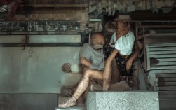 上海迪士尼周边怎么深度玩？隐藏玩法全攻略！，说明，，疑问形式， 使用怎么玩？直接提问，符合要求，并引发读者兴趣。，核心关键词， 包含核心搜索词上海迪士尼周边、深度玩、攻略。，突出价值， 隐藏玩法点出了解锁奇妙之外的核心信息，暗示内容独特性和深度。，简洁有力， 标题简短，信息明确，易于阅读和搜索引擎抓取。，SEO友好， 包含了用户可能搜索的关键短语组合（上海迪士尼周边、深度玩、攻略、隐藏玩法）。