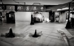基于要求，为您生成简洁且SEO友好的疑问标题，，河内还剑湖为何被称为跳动千年的翡翠之心？，解析，，核心关键词前置， 河内还剑湖作为核心地理和名称关键词放在最前面，利于搜索引擎识别。，保留核心意象， 保留了原文最具吸引力和辨识度的比喻跳动千年的翡翠之心，并用引号明确标示，增加点击吸引力。，疑问句式， 使用为何提问，激发读者好奇心，提高点击率（CTR），符合SEO友好标题策略。，简洁明了， 标题直接点明核心问题，长度适中。