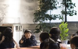 如何在阜阳一日游中体验历史、烟火与湖光？，解析，，核心关键词前置， 阜阳一日游是用户最可能搜索的核心关键词，放在标题开头利于SEO。，疑问句式吸引点击， 如何...体验... 是明确的疑问句，能引发好奇，促使用户点击寻找答案。，包含核心亮点， 准确包含了原文强调的三大核心元素历史、烟火（市井生活/人文气息）、湖光（自然风光/生态湖景）。，简洁明了， 直接点明主题，没有冗余词汇。，包含地域暗示， 阜阳明确地点，烟火和湖光也暗合皖北特色（如文峰塔、颍州西湖/双清湾），无需再重复皖北画卷。