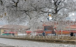黑虎泉周边，真是济南必打卡的精华所在？，说明，，疑问句式， 以问号结尾，引发读者好奇。，核心关键词突出， 包含核心关键词黑虎泉、济南、精华所在。，SEO友好， 包含用户可能搜索的关键词组合（如黑虎泉 济南、济南 精华、济南 必打卡）。，简洁， 直接点明主题，没有冗余信息。，吸引力， 必打卡增强了推荐感和吸引力。