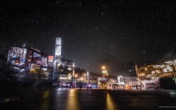 基于您的要求，这里是一个简洁且SEO友好的疑问式标题，，爱丁堡周边一日游如何兼顾历史与风光？，核心优化点，，疑问句式， 使用如何开头，引发读者好奇，符合SEO偏好。，核心关键词， 包含爱丁堡周边、一日游、历史、风光等用户搜索的核心关键词。，简洁直接， 清晰传达文章主旨——在爱丁堡周边一日内体验历史与风光。，兼顾， 用兼顾一词点明主题，暗示文章将提供解决方案（如何做到两者都体验到）。，符合搜索意图， 直接针对计划短途游、想高效体验苏格兰特色的游客需求。