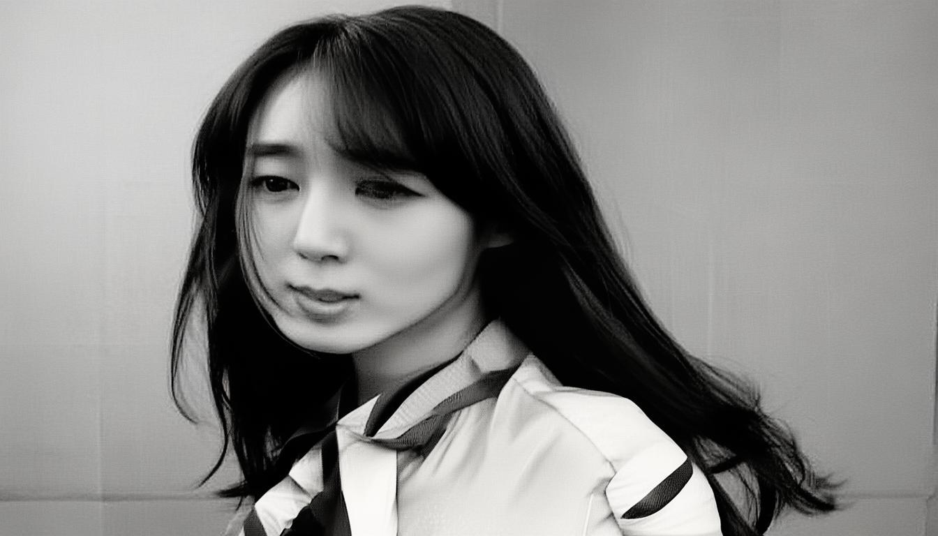 巴黎周边哪里能逃离喧嚣，邂逅诗意小镇？，直接疑问句式， 以哪里开头，符合要求，引发读者寻找答案的兴趣。，包含核心关键词， 巴黎周边、逃离喧嚣、诗意小镇 都是用户搜索和内容的核心关键词，对SEO友好。，简洁清晰， 准确概括了原文的核心信息——在巴黎周边寻找能避开人群、体验诗意风情的去处。，吸引力， 逃离喧嚣戳中痛点，邂逅诗意小镇描绘美好愿景，有吸引力。）-图1