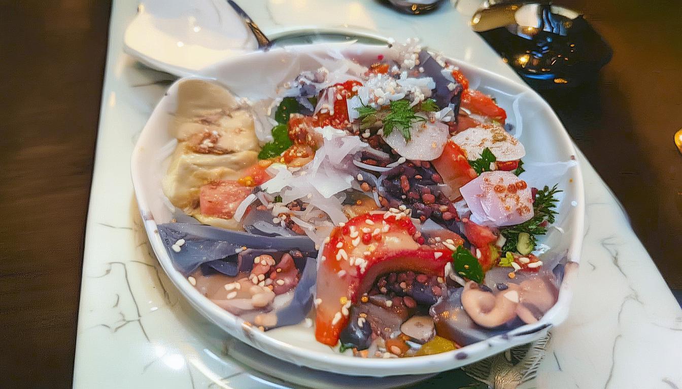 根据您提供的内容，为您生成简洁且SEO友好的疑问标题，，如何规划京都赏枫一日游？古都秋韵极致邂逅攻略，核心优化点说明，，疑问句式， 以如何规划开头，直接引发搜索者兴趣，符合用户搜索意图（寻找攻略/方案）。，核心关键词前置， 京都赏枫一日游 是核心搜索词，放在标题最前面，利于SEO抓取。，保留精华描述， 古都秋韵、极致邂逅 准确传达了原文意境和体验价值，吸引点击。，加入搜索词攻略， 明确标题提供的是实用信息（攻略），是用户常搜词汇。，简洁明了， 整个标题结构清晰，信息传达高效。-图1
