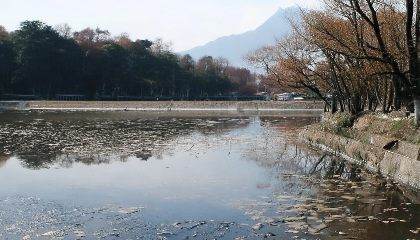 咸宁哪里泡温泉赏古韵山水？周末出发正合适？，（解析，，核心关键词前置，开头点明目的地咸宁和核心体验泡温泉、赏古韵山水，利于SEO抓取。，疑问句式吸引点击，使用哪里形成明确疑问，激发读者好奇心。，涵盖核心卖点，准确包含用户提供的温泉、古韵、山水三大核心元素。，强调时间便利性，明确周末出发，呼应原文周末出发正当时，点明目标人群（周末短途游）和时间优势。，简洁有力，控制在合理字数内，结构清晰，易于阅读和理解。，SEO友好，包含用户搜索咸宁旅游时可能使用的关键长尾词咸宁 泡温泉、咸宁 山水、周末出发。）-图1
