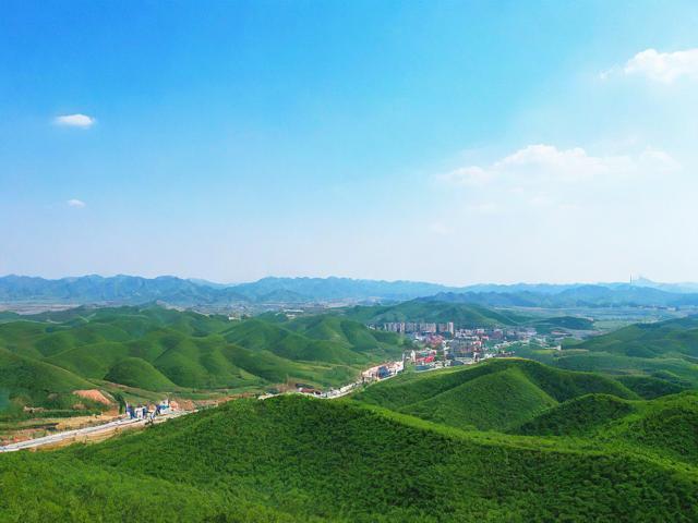北京周边周末短途游怎么安排?,理由说明,,疑问句式, 使用怎么安排?直接提问,符合搜索意图,吸引用户点击寻找答案。,核心关键词, 包含了用户最可能搜索的关键词组合,,北京周边 (核心目的地),周末 (核心时间),短途游 (核心旅行类型),简洁明了, 标题长度适中,信息清晰,没有冗余词。,涵盖原文核心, 北京周边、周末、短途旅行体验的核心要素都包含在内。,SEO友好, 将最重要的关键词放在标题靠前位置,结构符合搜索习惯。-图1 北京周边周末短途游怎么安排?,理由说明,,疑问句式, 使用怎么安排?直接提问,符合搜索意图,吸引用户点击寻找答案。,核心关键词, 包含了用户最可能搜索的关键词组合,,北京周边 (核心目的地),周末 (核心时间),短途游 (核心旅行类型),简洁明了, 标题长度适中,信息清晰,没有冗余词。,涵盖原文核心, 北京周边、周末、短途旅行体验的核心要素都包含在内。,SEO友好, 将最重要的关键词放在标题靠前位置,结构符合搜索习惯。-图1