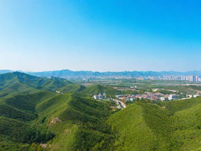 北京周边周末短途游怎么安排?,理由说明,,疑问句式, 使用怎么安排?直接提问,符合搜索意图,吸引用户点击寻找答案。,核心关键词, 包含了用户最可能搜索的关键词组合,,北京周边 (核心目的地),周末 (核心时间),短途游 (核心旅行类型),简洁明了, 标题长度适中,信息清晰,没有冗余词。,涵盖原文核心, 北京周边、周末、短途旅行体验的核心要素都包含在内。,SEO友好, 将最重要的关键词放在标题靠前位置,结构符合搜索习惯。-图2 北京周边周末短途游怎么安排?,理由说明,,疑问句式, 使用怎么安排?直接提问,符合搜索意图,吸引用户点击寻找答案。,核心关键词, 包含了用户最可能搜索的关键词组合,,北京周边 (核心目的地),周末 (核心时间),短途游 (核心旅行类型),简洁明了, 标题长度适中,信息清晰,没有冗余词。,涵盖原文核心, 北京周边、周末、短途旅行体验的核心要素都包含在内。,SEO友好, 将最重要的关键词放在标题靠前位置,结构符合搜索习惯。-图2