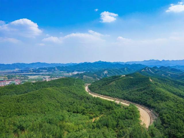 北京周边二日游如何规划最佳行程?,说明,,包含核心关键词, 北京周边二日游、规划、行程 是用户搜索的核心词,都包含在内。,疑问句式, 使用如何规划构成疑问句,符合搜索意图(用户想知道方法),也更吸引点击。,简洁明确, 直接点明主题和需求(二日游、行程规划)。,价值提示, 最佳行程 暗示能提供高质量的建议,增加吸引力。,符合搜索习惯, 人们常搜索XX如何规划、XX最佳行程这类问题。-图3 北京周边二日游如何规划最佳行程?,说明,,包含核心关键词, 北京周边二日游、规划、行程 是用户搜索的核心词,都包含在内。,疑问句式, 使用如何规划构成疑问句,符合搜索意图(用户想知道方法),也更吸引点击。,简洁明确, 直接点明主题和需求(二日游、行程规划)。,价值提示, 最佳行程 暗示能提供高质量的建议,增加吸引力。,符合搜索习惯, 人们常搜索XX如何规划、XX最佳行程这类问题。-图3