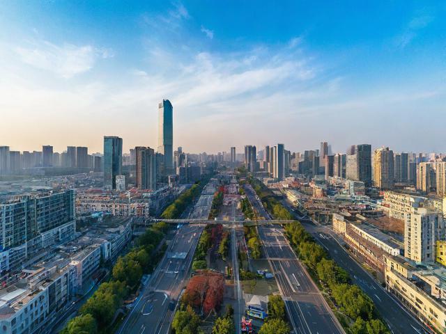 基于您提供的内容晋阳街周边，城市脉搏跳动之地，生成一个简洁且SEO友好的疑问标题如下，，晋阳街周边如何成为城市脉搏跳动之地？，解析，，核心关键词前置， 晋阳街周边 放在开头，最符合SEO要求，明确点明地点。，疑问句式， 如何成为... 是典型的疑问句式，能引发读者好奇和点击欲。，保留核心意象， 完整保留了您提供的核心描述城市脉搏跳动之地，准确传达文章主旨。，简洁明了， 整个标题简洁有力，没有冗余词汇，符合SEO对标题长度的要求。-图1