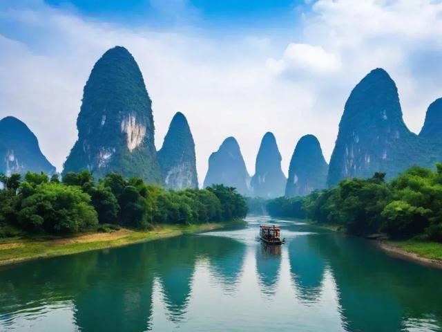 基于您提供的内容，这是一个简洁且SEO友好的疑问标题，，桂林秘境在哪里？漓江之外，哪里还能玩转山水新玩法？，的特点，，直接疑问句式，以在哪里？开头，符合疑问标题要求，引发用户好奇点击。，核心关键词前置，包含核心关键词桂林、秘境、漓江、山水、新玩法，利于搜索引擎识别。，简洁明了，长度适中，清晰点出文章核心——探索漓江之外的桂林秘境和新玩法。，SEO优化，关键词布局自然，覆盖了用户可能搜索的桂林秘境、漓江之外、桂林新玩法等长尾词。-图3