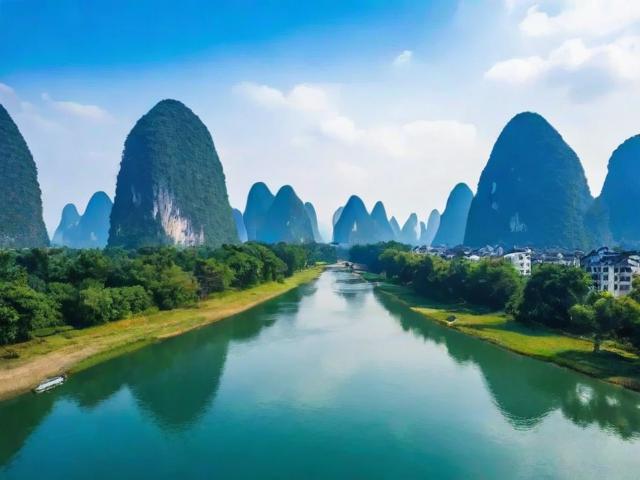 基于您提供的内容，这是一个简洁且SEO友好的疑问标题，，桂林秘境在哪里？漓江之外，哪里还能玩转山水新玩法？，的特点，，直接疑问句式，以在哪里？开头，符合疑问标题要求，引发用户好奇点击。，核心关键词前置，包含核心关键词桂林、秘境、漓江、山水、新玩法，利于搜索引擎识别。，简洁明了，长度适中，清晰点出文章核心——探索漓江之外的桂林秘境和新玩法。，SEO优化，关键词布局自然，覆盖了用户可能搜索的桂林秘境、漓江之外、桂林新玩法等长尾词。-图4