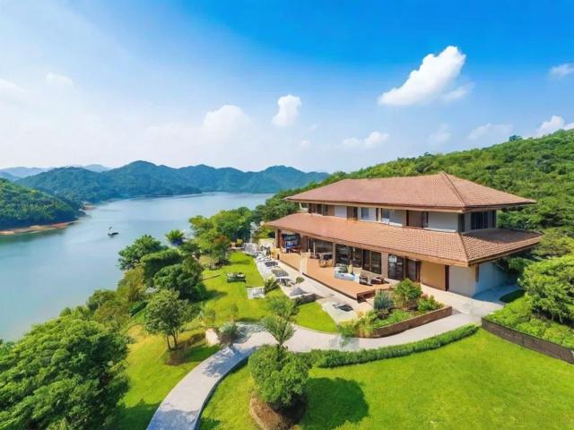 上海周边精致度假村哪里找?,理由说明,,核心关键词, 直接包含用户搜索的核心关键词上海周边和精致度假村,利于SEO。,疑问句式, 使用哪里找?形成疑问句,引发搜索者共鸣和点击欲,符合用户寻求攻略的意图。,简洁明了, 标题非常简短精炼,信息传达直接。,包含核心诉求, 精致度假村点明了攻略的核心内容(区别于普通农家乐或酒店),逃离喧嚣的诉求隐含在上海周边和寻找度假村的行为中,无需在标题里重复。,目标明确, 标题清晰指向了上海周边这个地理范围。,精准概括了您原文的核心信息,并优化了搜索友好度。-图1 上海周边精致度假村哪里找?,理由说明,,核心关键词, 直接包含用户搜索的核心关键词上海周边和精致度假村,利于SEO。,疑问句式, 使用哪里找?形成疑问句,引发搜索者共鸣和点击欲,符合用户寻求攻略的意图。,简洁明了, 标题非常简短精炼,信息传达直接。,包含核心诉求, 精致度假村点明了攻略的核心内容(区别于普通农家乐或酒店),逃离喧嚣的诉求隐含在上海周边和寻找度假村的行为中,无需在标题里重复。,目标明确, 标题清晰指向了上海周边这个地理范围。,精准概括了您原文的核心信息,并优化了搜索友好度。-图1