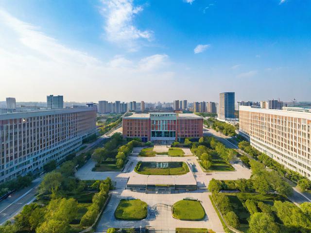 基于您提供的内容,一个简洁且SEO友好的疑问标题是,,松江大学城周边哪里最适合学生生活?,理由说明,,疑问句式, 以哪里开头,直接点明用户在寻找具体地点信息,符合搜索意图。,核心关键词, 包含核心关键词松江大学城周边和学生生活,这是用户搜索的核心信息。,简洁明了, 标题非常简短精炼,易于阅读和理解。,覆盖主题, 准确概括了原文的核心内容——介绍大学城周边作为学生生活中心的指南。,SEO友好, 关键词前置,句式符合用户搜索习惯(如哪里...),能有效吸引目标用户点击。-图4 基于您提供的内容,一个简洁且SEO友好的疑问标题是,,松江大学城周边哪里最适合学生生活?,理由说明,,疑问句式, 以哪里开头,直接点明用户在寻找具体地点信息,符合搜索意图。,核心关键词, 包含核心关键词松江大学城周边和学生生活,这是用户搜索的核心信息。,简洁明了, 标题非常简短精炼,易于阅读和理解。,覆盖主题, 准确概括了原文的核心内容——介绍大学城周边作为学生生活中心的指南。,SEO友好, 关键词前置,句式符合用户搜索习惯(如哪里...),能有效吸引目标用户点击。-图4