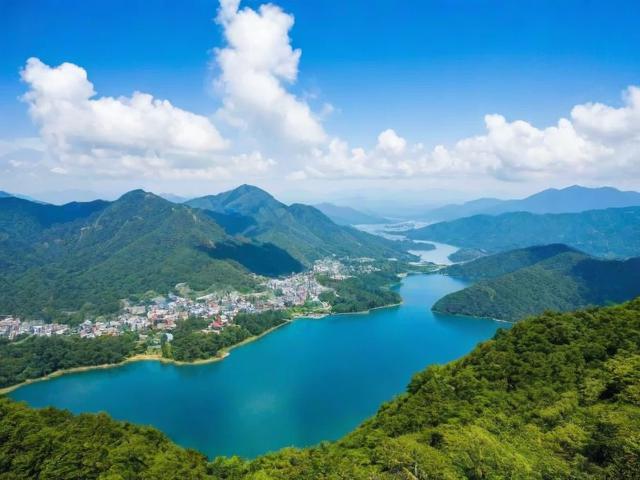 根据您的要求，直接生成简洁、SEO友好的疑问标题，，如何探秘白山周边令人屏息的自然与文化宝藏？，说明，，核心关键词前置， 白山是核心地点关键词，放在标题开头利于SEO。，疑问句式， 如何... 是常见的、吸引点击的疑问句式，能引发读者兴趣和搜索意图。，保留核心吸引力， 探秘、令人屏息、自然与文化宝藏 完全保留了原标题的核心信息点和吸引力（神秘感、震撼感、双重价值）。，简洁明了， 标题长度适中，信息传达清晰直接。-图3