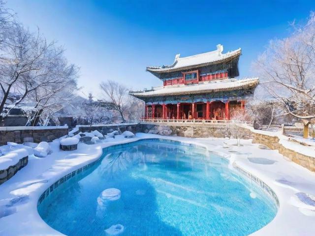 西安周边冬季去哪玩?温泉、冰雪与历史景点推荐!,说明,,疑问句式, 使用去哪玩?直接点明核心问题,吸引搜索用户点击。,核心关键词, 包含西安周边、冬季、温泉、冰雪、历史景点,这些都是用户可能搜索的高频词。,简洁明了, 结构清晰,信息密度高,没有冗余词汇。,吸引力, 推荐!暗示内容有价值,能解决用户问题。,SEO友好, 关键词自然融入标题,符合搜索习惯。,替代千年风华, 用更常见、更易被搜索的历史景点替换,更符合搜索意图。-图4 西安周边冬季去哪玩?温泉、冰雪与历史景点推荐!,说明,,疑问句式, 使用去哪玩?直接点明核心问题,吸引搜索用户点击。,核心关键词, 包含西安周边、冬季、温泉、冰雪、历史景点,这些都是用户可能搜索的高频词。,简洁明了, 结构清晰,信息密度高,没有冗余词汇。,吸引力, 推荐!暗示内容有价值,能解决用户问题。,SEO友好, 关键词自然融入标题,符合搜索习惯。,替代千年风华, 用更常见、更易被搜索的历史景点替换,更符合搜索意图。-图4