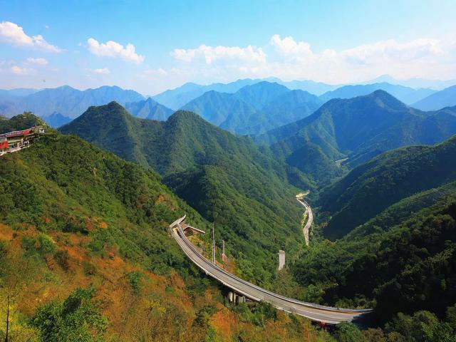 周边有哪些必去的隐藏景点?,理由说明,,疑问句式, 直接以问题开头,引发读者好奇心和搜索意图。,核心关键词, 周边、必去、隐藏景点 直接命中核心主题周边景点探秘。,周边, 明确目标范围。,必去, 强调推荐性和价值,吸引点击。,隐藏景点, 精准对应探秘的核心概念,暗示内容的新奇和深度,是SEO友好且吸引眼球的词汇。,简洁明了, 标题简短有力,易于阅读和理解。,SEO友好, 包含了用户可能搜索的关键词组合(如周边隐藏景点、周边必去景点)。-图2 周边有哪些必去的隐藏景点?,理由说明,,疑问句式, 直接以问题开头,引发读者好奇心和搜索意图。,核心关键词, 周边、必去、隐藏景点 直接命中核心主题周边景点探秘。,周边, 明确目标范围。,必去, 强调推荐性和价值,吸引点击。,隐藏景点, 精准对应探秘的核心概念,暗示内容的新奇和深度,是SEO友好且吸引眼球的词汇。,简洁明了, 标题简短有力,易于阅读和理解。,SEO友好, 包含了用户可能搜索的关键词组合(如周边隐藏景点、周边必去景点)。-图2