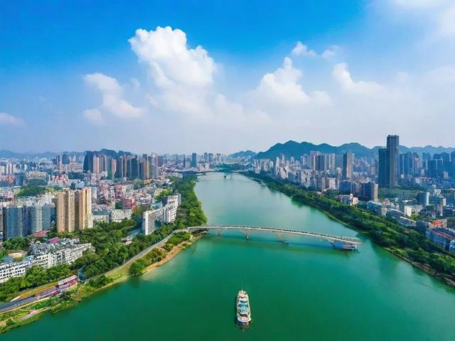 基于您的要求，为您生成一个简洁且SEO友好的疑问式标题，，顺德出发澳门一日游如何高效畅玩？，说明，，包含核心关键词， 顺德出发、澳门一日游、高效畅玩 是用户最可能搜索的关键词，都精准包含在标题中。，疑问句式， 使用如何引导的疑问句，符合您要求的疑问形式，能吸引用户点击寻找答案。，简洁明了， 标题直接点明主题（顺德到澳门的一日游）和核心诉求（高效畅玩），没有冗余词汇。，SEO友好， 关键词前置且自然组合，符合搜索引擎对相关性、用户搜索意图的理解。-图3