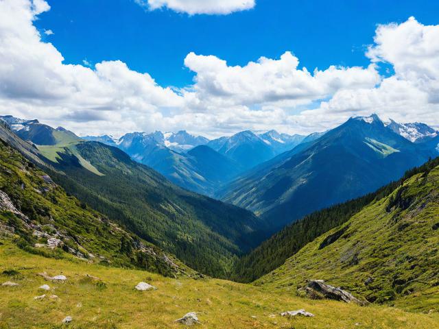 根据要求，为您生成简洁且SEO友好的疑问标题，，为何大山包国家公园被誉为云端奇观？，理由说明，，直接核心关键词， 包含核心关键词大山包国家公园和特色描述云端奇观，利于搜索。，疑问句式， 使用为何开头，形成疑问句，引发读者好奇，点击欲强。，简洁明了， 标题简短有力，清晰传达核心信息。，突出特色， 云端奇观精准概括了原文描述的核心亮点（云端上的自然奇观），并用引号强调，吸引眼球。，SEO友好， 被誉为是常见搜索表达方式，符合用户搜索习惯。-图2