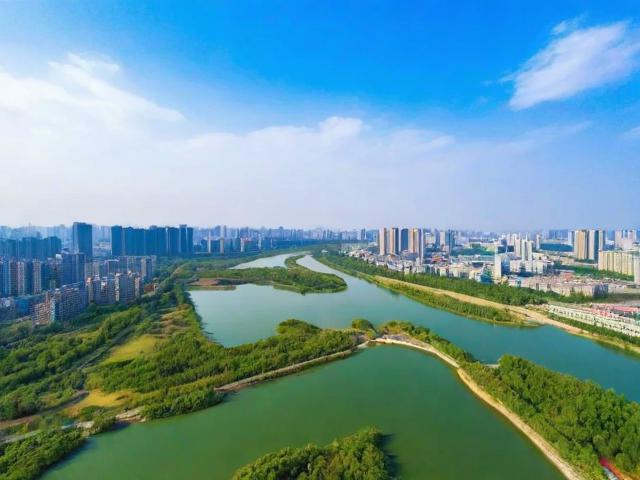 霸州周边哪里好玩?一日游必去景点推荐!,说明,,疑问句式, 哪里好玩? 直接点出用户的核心搜索意图(寻找游玩地点),吸引点击。,核心关键词, 包含霸州周边、一日游、必去景点、推荐,这些都是潜在用户搜索的高频词。,简洁明了, 直接点明主题,没有冗余信息。,吸引力, 必去景点和推荐带有筛选和权威性暗示,增加吸引力。,符合内容, 标题准确反映了原文的核心内容——推荐霸州周边适合一日游的景点行程。-图4 霸州周边哪里好玩?一日游必去景点推荐!,说明,,疑问句式, 哪里好玩? 直接点出用户的核心搜索意图(寻找游玩地点),吸引点击。,核心关键词, 包含霸州周边、一日游、必去景点、推荐,这些都是潜在用户搜索的高频词。,简洁明了, 直接点明主题,没有冗余信息。,吸引力, 必去景点和推荐带有筛选和权威性暗示,增加吸引力。,符合内容, 标题准确反映了原文的核心内容——推荐霸州周边适合一日游的景点行程。-图4