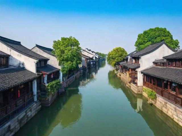 苏州一日怎么玩转古城新韵?,理由说明,,核心关键词前置, 苏州、一日、古城 是核心搜索关键词,放在开头最利于SEO。,疑问句式吸引点击, 怎么玩转? 直接点出用户的核心疑问(如何在一天内体验苏州),引发兴趣。,提炼核心主题, 古城新韵 精准概括了原文古城新韵的精髓,即传统与现代的结合。,简洁有力, 整个标题非常精炼,没有多余词汇,符合要求。,包含玩转, 暗示高效、尽兴的体验,与一日和漫游指南的目的相符。-图2 苏州一日怎么玩转古城新韵?,理由说明,,核心关键词前置, 苏州、一日、古城 是核心搜索关键词,放在开头最利于SEO。,疑问句式吸引点击, 怎么玩转? 直接点出用户的核心疑问(如何在一天内体验苏州),引发兴趣。,提炼核心主题, 古城新韵 精准概括了原文古城新韵的精髓,即传统与现代的结合。,简洁有力, 整个标题非常精炼,没有多余词汇,符合要求。,包含玩转, 暗示高效、尽兴的体验,与一日和漫游指南的目的相符。-图2