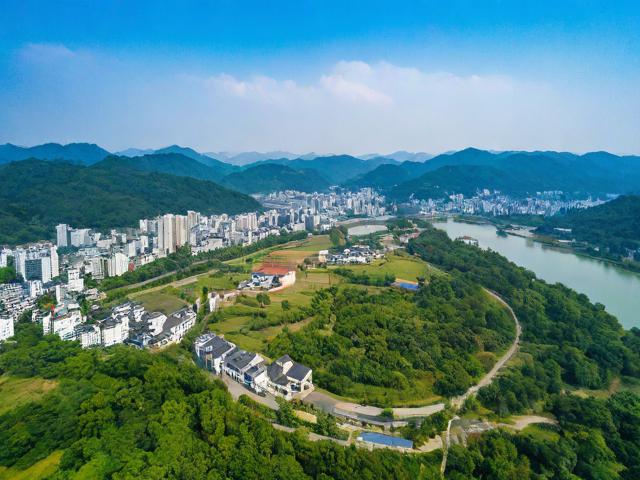 安徽亲子一日游,带孩子去哪玩最理想?,说明,,核心关键词前置, 安徽亲子一日游 直接放在开头,符合搜索习惯。,明确受众, 带孩子 清晰点明是亲子游。,核心问题, 去哪玩最理想? 直接点出用户搜索的核心疑问(寻找目的地/行程)。,简洁有力, 字数适中,易于阅读和理解。,疑问句式, 符合用户搜索理想选择时的提问方式,能有效吸引点击。-图1 安徽亲子一日游,带孩子去哪玩最理想?,说明,,核心关键词前置, 安徽亲子一日游 直接放在开头,符合搜索习惯。,明确受众, 带孩子 清晰点明是亲子游。,核心问题, 去哪玩最理想? 直接点出用户搜索的核心疑问(寻找目的地/行程)。,简洁有力, 字数适中,易于阅读和理解。,疑问句式, 符合用户搜索理想选择时的提问方式,能有效吸引点击。-图1