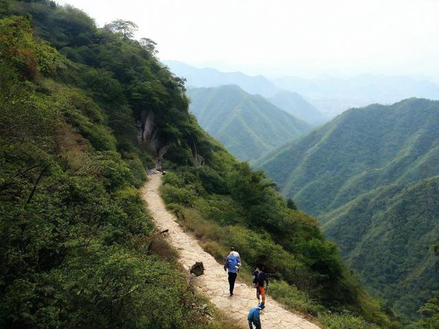 如何在登山探幽中体验自然与人文的完美交融?-图1 如何在登山探幽中体验自然与人文的完美交融?-图1