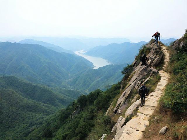 如何在登山探幽中体验自然与人文的完美交融?-图2 如何在登山探幽中体验自然与人文的完美交融?-图2