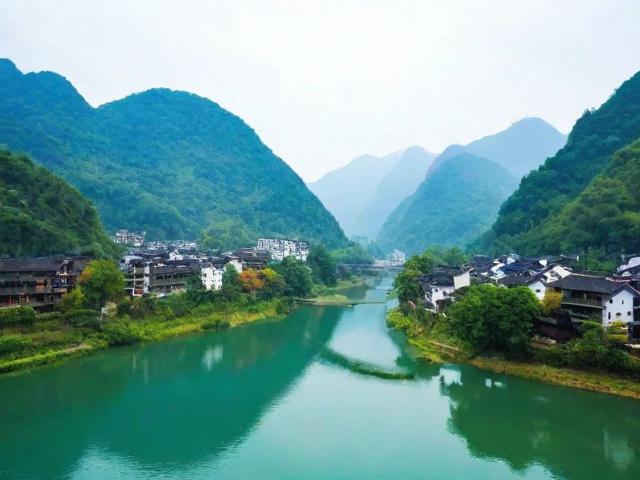 岳西一日游怎么玩?沉浸山水间的精华路线!,说明,,疑问形式, 使用了怎么玩?这个常见搜索疑问句式,吸引点击。,核心关键词, 清晰包含核心关键词岳西一日游。,核心卖点, 沉浸山水间 直接点出核心体验和吸引力。,价值提升, 精华路线 替代完美体验,更具体、更具行动指导性,暗示攻略价值,也更符合搜索意图(用户常搜路线)。,简洁有力, 整体长度适中,信息密度高,易于阅读和搜索引擎抓取。,SEO友好, 结构清晰(地点+时间+疑问+核心体验+价值),关键词前置且自然融入。-图3 岳西一日游怎么玩?沉浸山水间的精华路线!,说明,,疑问形式, 使用了怎么玩?这个常见搜索疑问句式,吸引点击。,核心关键词, 清晰包含核心关键词岳西一日游。,核心卖点, 沉浸山水间 直接点出核心体验和吸引力。,价值提升, 精华路线 替代完美体验,更具体、更具行动指导性,暗示攻略价值,也更符合搜索意图(用户常搜路线)。,简洁有力, 整体长度适中,信息密度高,易于阅读和搜索引擎抓取。,SEO友好, 结构清晰(地点+时间+疑问+核心体验+价值),关键词前置且自然融入。-图3