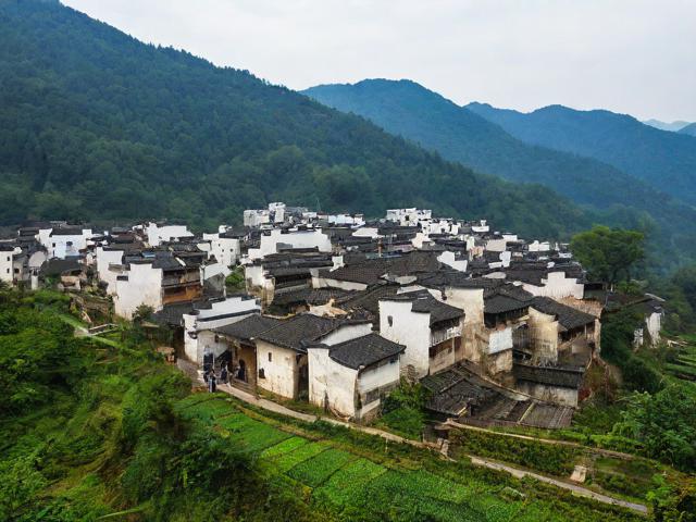 基于您提供的内容，为您生成的简洁且SEO友好的疑问标题如下，，婺源一日自驾怎么玩？精华古村落路线推荐！，核心优化点，，疑问句式， 怎么玩？ 直接引发用户搜索意图（攻略、路线）。，核心关键词前置， 婺源、一日自驾、精华古村落、路线这些核心搜索词放在开头，利于SEO。，突出价值， 精华和推荐点明内容价值，吸引点击。，简洁明了， 长度适中，信息明确，无冗余词汇。，地域明确， 婺源本身具有强地域标识，无需重复江西。-图4