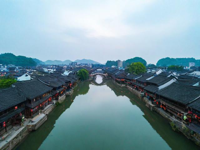 根据要求，为您生成简洁且SEO友好的疑问标题，，玉林一日游能否兼得古城烟火与山水诗意？，说明，，核心关键词前置，标题开头即包含搜索高频词玉林一日游。，明确疑问句式，使用能否兼得形成疑问，吸引点击并清晰点出核心主题。，突出核心吸引力，直接点出原文核心亮点古城烟火与山水诗意，保留原文精髓。，简洁清晰，句式简短，易于阅读和理解。，SEO友好，包含目标用户可能搜索的关键词（玉林、一日游、古城、山水），并清晰表达了内容主题（体验的融合）。-图2