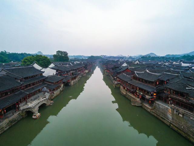 根据要求，为您生成简洁且SEO友好的疑问标题，，玉林一日游能否兼得古城烟火与山水诗意？，说明，，核心关键词前置，标题开头即包含搜索高频词玉林一日游。，明确疑问句式，使用能否兼得形成疑问，吸引点击并清晰点出核心主题。，突出核心吸引力，直接点出原文核心亮点古城烟火与山水诗意，保留原文精髓。，简洁清晰，句式简短，易于阅读和理解。，SEO友好，包含目标用户可能搜索的关键词（玉林、一日游、古城、山水），并清晰表达了内容主题（体验的融合）。-图3
