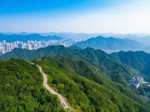 宝鸡一日游怎么玩？秦岭北麓山水人文全体验！，说明，，核心地点前置， 宝鸡 是核心目的地和重要搜索词，放在开头利于SEO。，核心需求明确， 一日游 是用户搜索的高频词，点明行程长度。，疑问句式吸引点击， 怎么玩？ 直接点出用户的核心疑问，吸引寻找攻略的用户点击。，精华亮点概括， 秦岭北麓山水人文全体验 精炼地概括了原始内容的核心卖点（秦岭北麓位置、山水自然、人文历史、全面体验），并保留了关键词秦岭。，简洁有力， 整个标题长度适中，信息明确，易于阅读和搜索引擎抓取。-图2